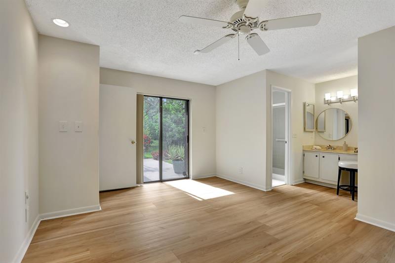 Image 52 of 53 For 2212 Seagrape Cir