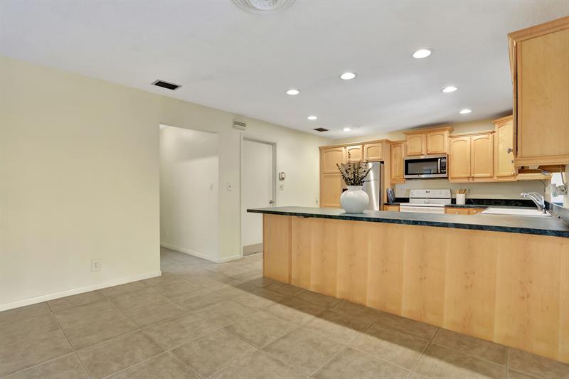 Image 6 of 53 For 2212 Seagrape Cir