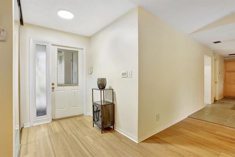 Image 8 of 53 For 2212 Seagrape Cir