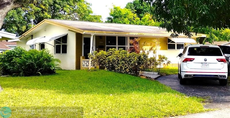 Listing Details for 2719 Pine Tree Dr, Miramar, FL 33023