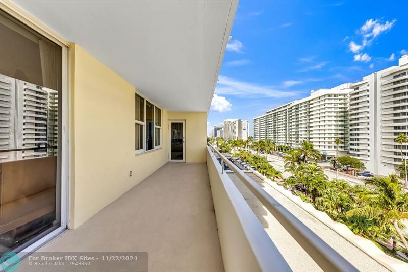 Image 21 of 27 For 5600 Collins Ave  7e