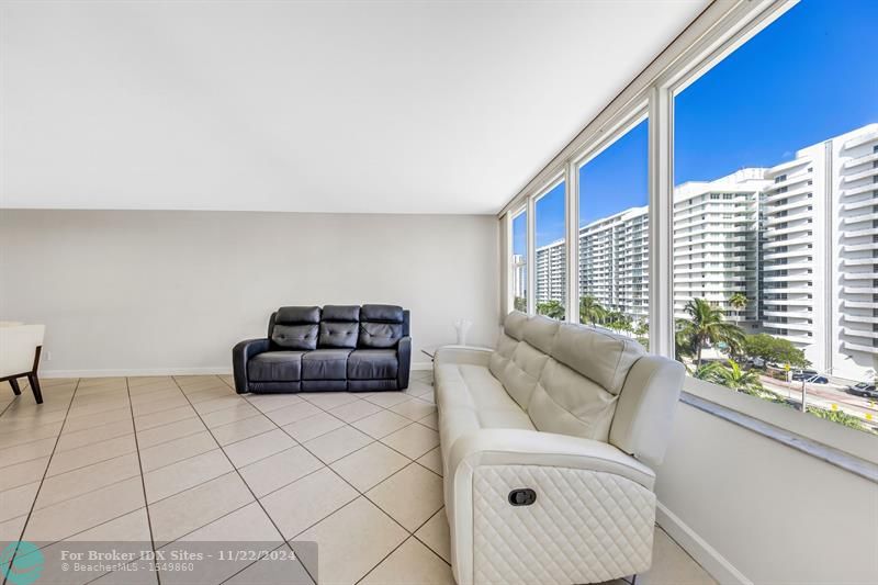 Image 9 of 27 For 5600 Collins Ave  7e