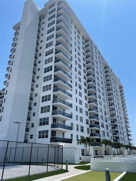 Image 53 of 55 For 3015 Ocean Blvd  18j