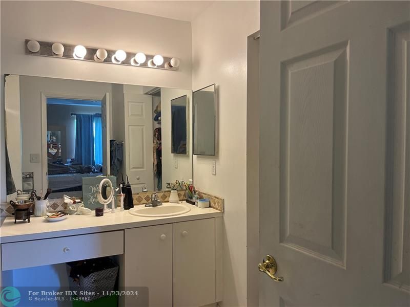 Image 18 of 27 For 9842 Kamena Cir