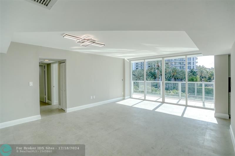 Image 12 of 42 For 5900 Collins Ave  406