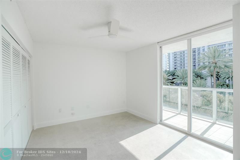 Image 20 of 42 For 5900 Collins Ave  406