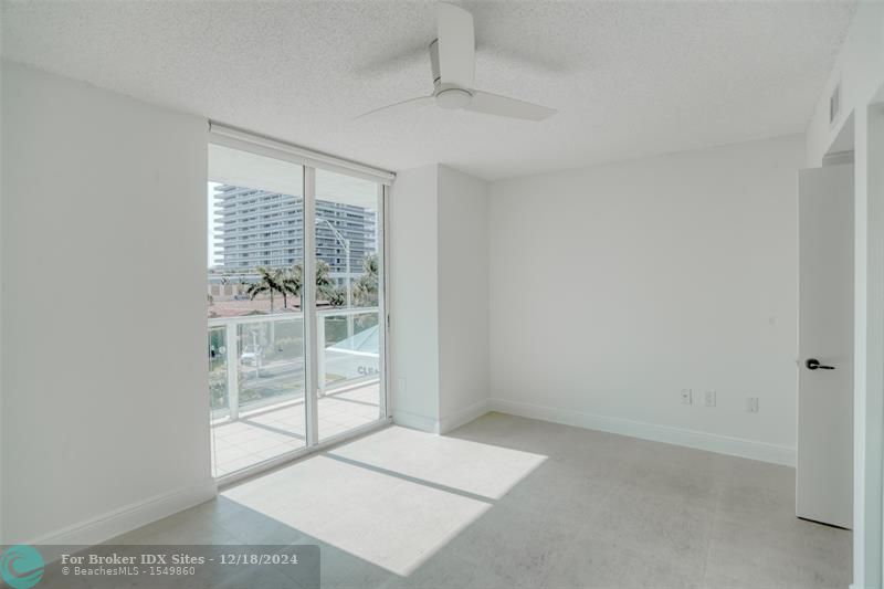 Image 21 of 42 For 5900 Collins Ave  406