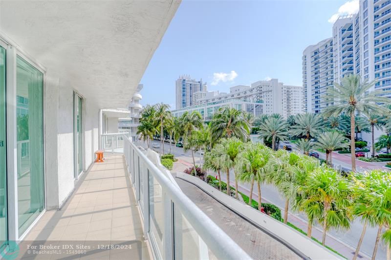 Image 6 of 42 For 5900 Collins Ave  406