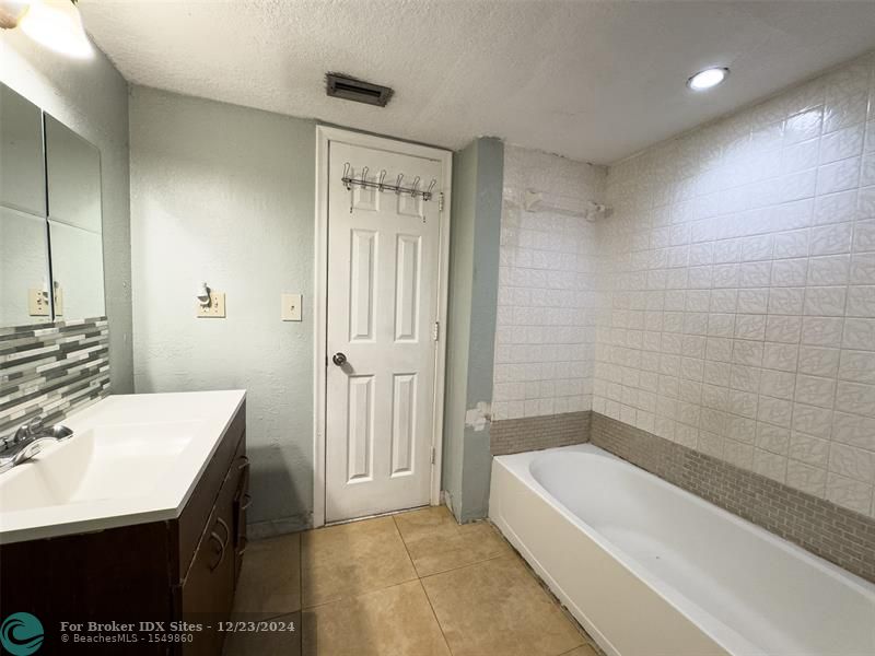 Image 15 of 15 For 6622 Racquet Club Dr  107