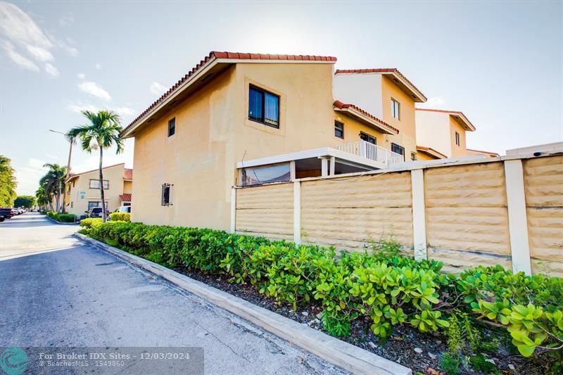 Details for 2735 61st Pl  201, Hialeah, FL 33016