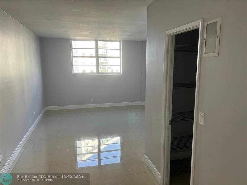 Image 8 of 13 For 19390 Collins Ave  624