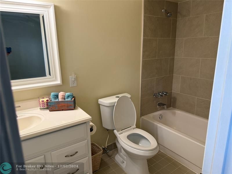 Image 4 of 11 For 1450 Riverside Dr  208