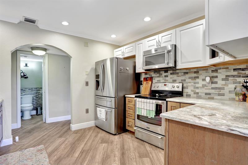 Image 21 of 62 For 5714 Bamboo Cir