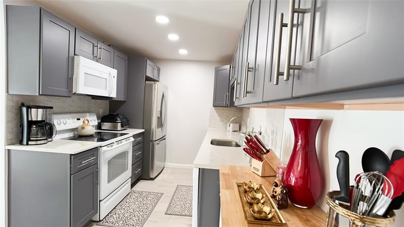 Image 4 of 48 For 1069 Newport Q  1069
