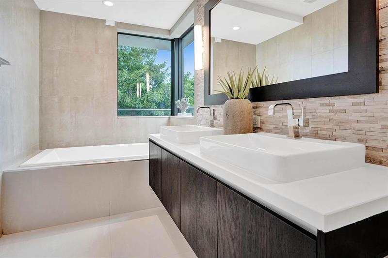 Image 37 of 68 For 3040 Ocean Blvd  N106
