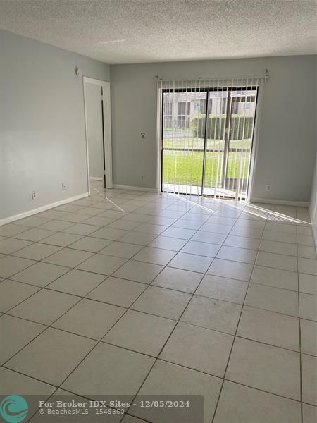 Image 4 of 9 For 6716 Palmetto Cir  101