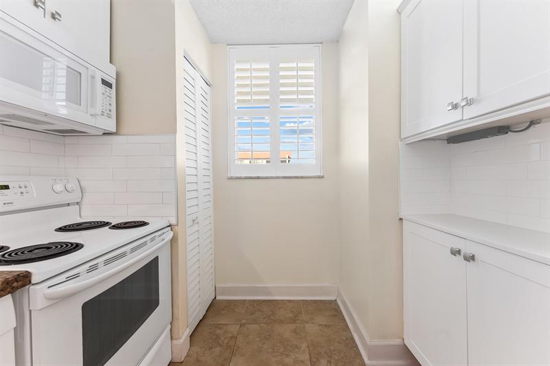 Image 7 of 17 For 5300 24th Ter  423c