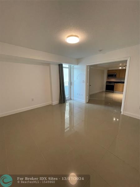 Image 8 of 19 For 7600 Collins Ave  914