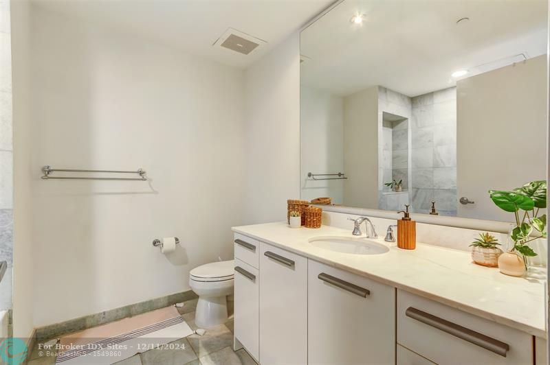 Image 15 of 20 For 1060 Brickell Ave  807