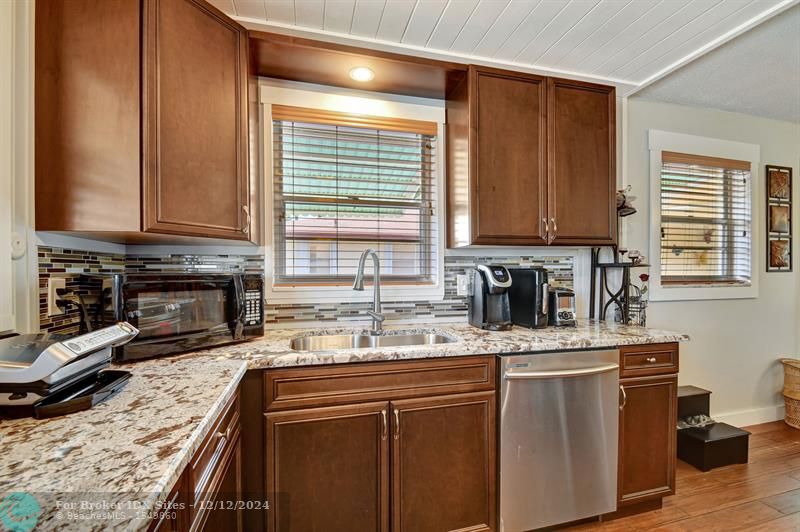 Image 10 of 35 For 502 Sandpiper Cir  502