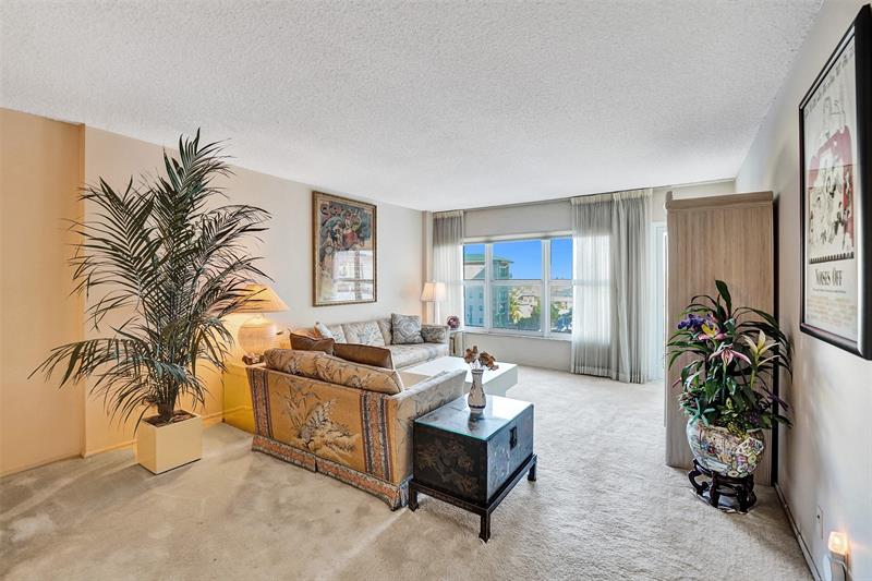 Image 15 of 94 For 405 Ocean Blvd  623