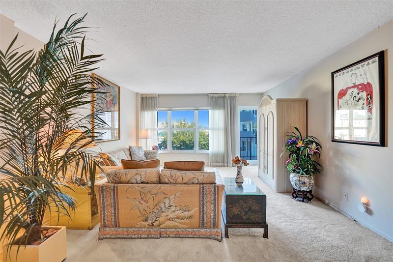Image 16 of 94 For 405 Ocean Blvd  623