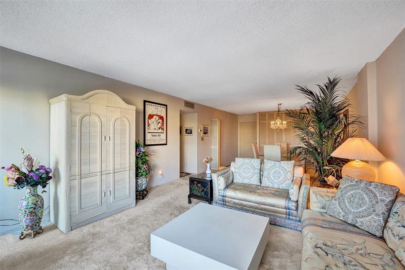 Image 18 of 94 For 405 Ocean Blvd  623