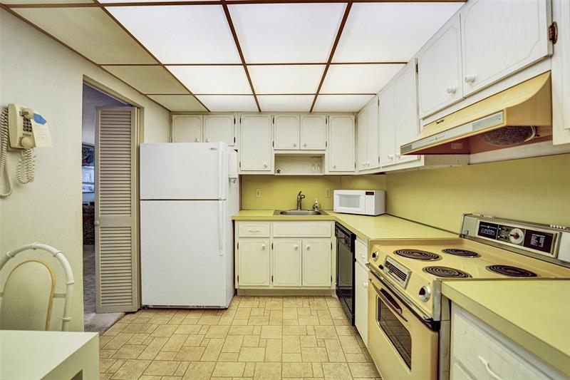 Image 23 of 94 For 405 Ocean Blvd  623