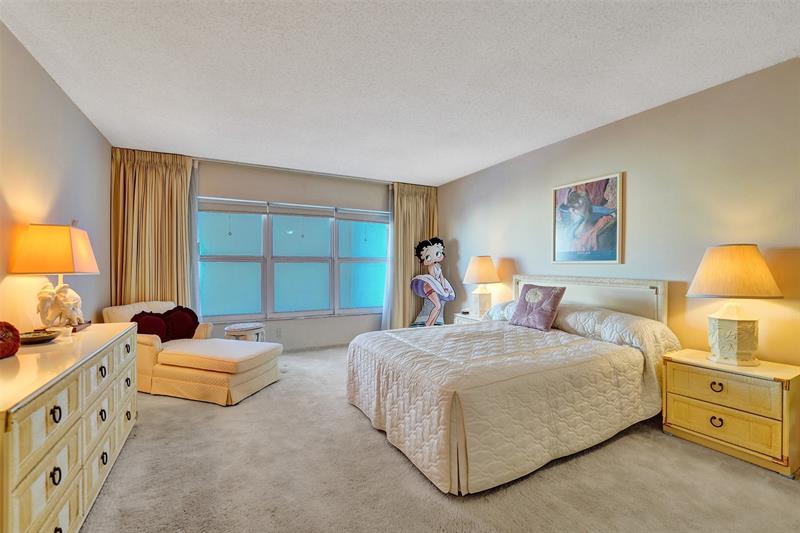 Image 34 of 94 For 405 Ocean Blvd  623