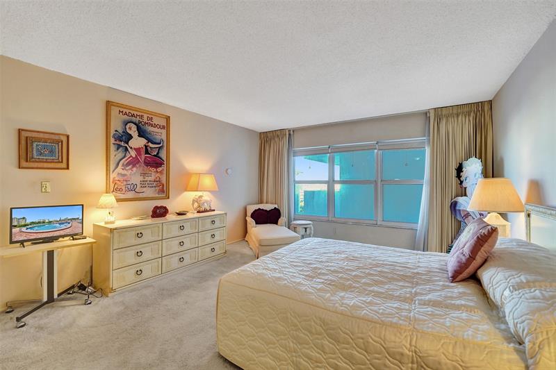 Image 35 of 94 For 405 Ocean Blvd  623