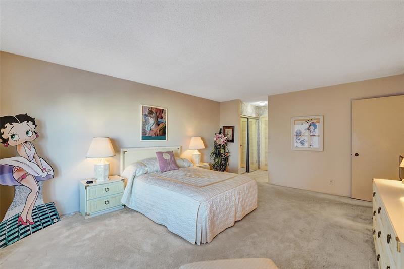 Image 36 of 94 For 405 Ocean Blvd  623