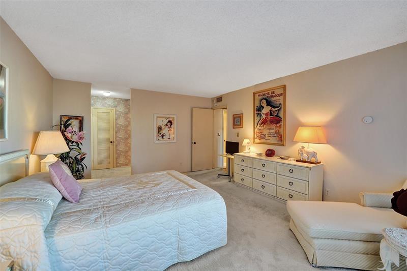 Image 37 of 94 For 405 Ocean Blvd  623