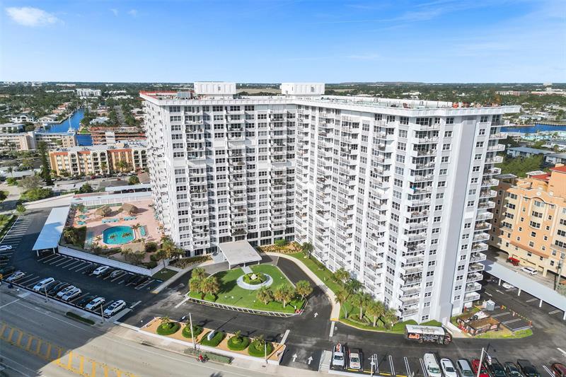 Image 61 of 94 For 405 Ocean Blvd  623