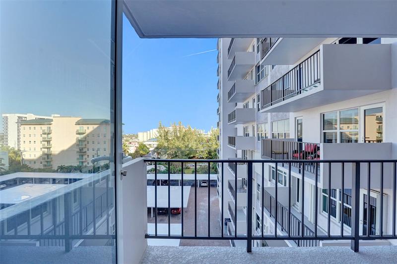 Image 92 of 94 For 405 Ocean Blvd  623