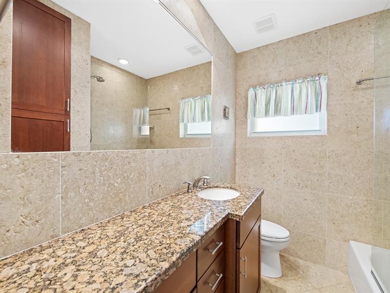 Image 32 of 40 For 57 Castle Harbor Is