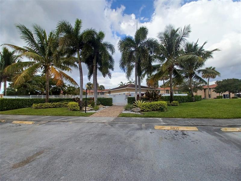 Image 13 of 14 For 10036 Twin Lakes Dr  37f