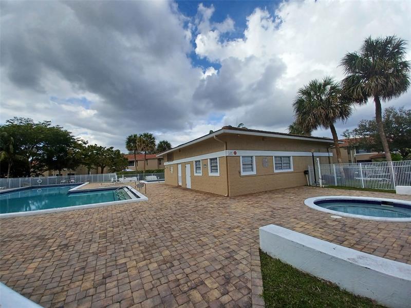 Image 14 of 14 For 10036 Twin Lakes Dr  37f