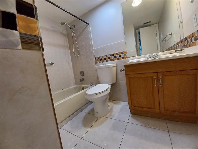 Image 9 of 14 For 10036 Twin Lakes Dr  37f