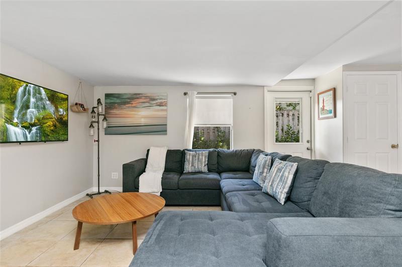 Image 21 of 42 For 3261 6th Ave