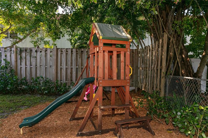 Image 4 of 42 For 3261 6th Ave