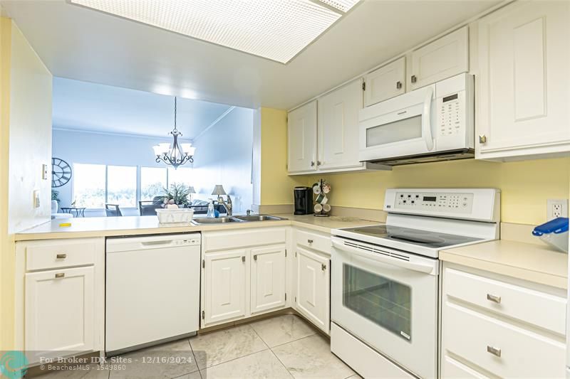 Image 40 of 43 For 2400 Ocean Drive  7463