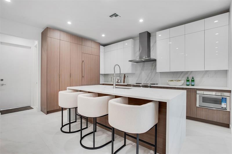 Image 13 of 22 For 1129 18 Court  1129