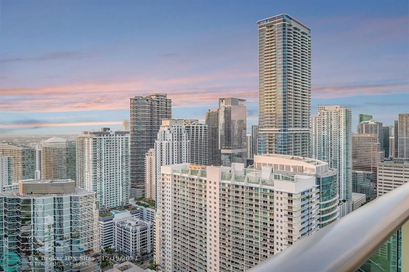 Image 50 of 71 For 1331 Brickell Bay Dr  1908