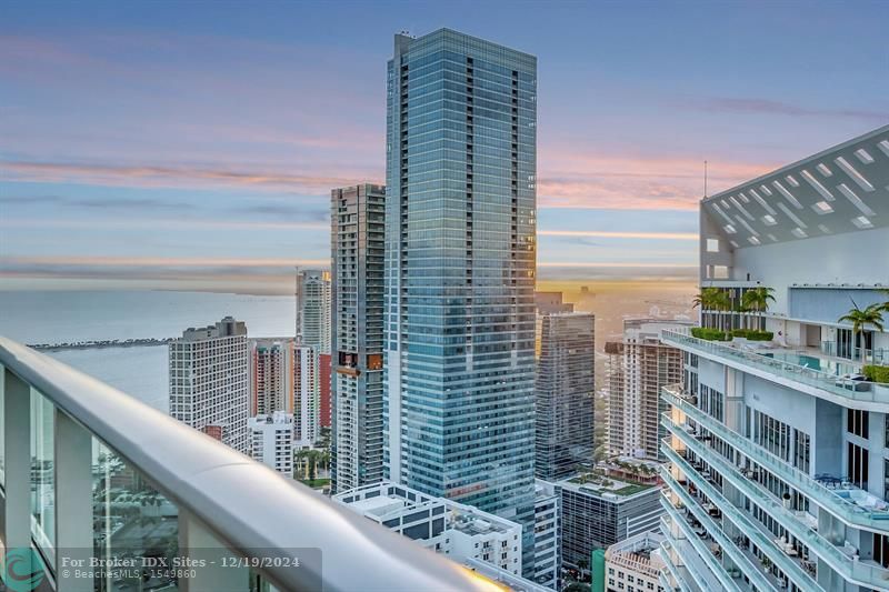 Image 51 of 71 For 1331 Brickell Bay Dr  1908