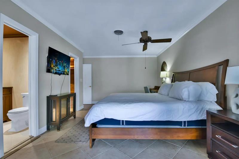 Image 22 of 29 For 2030 31st Ct
