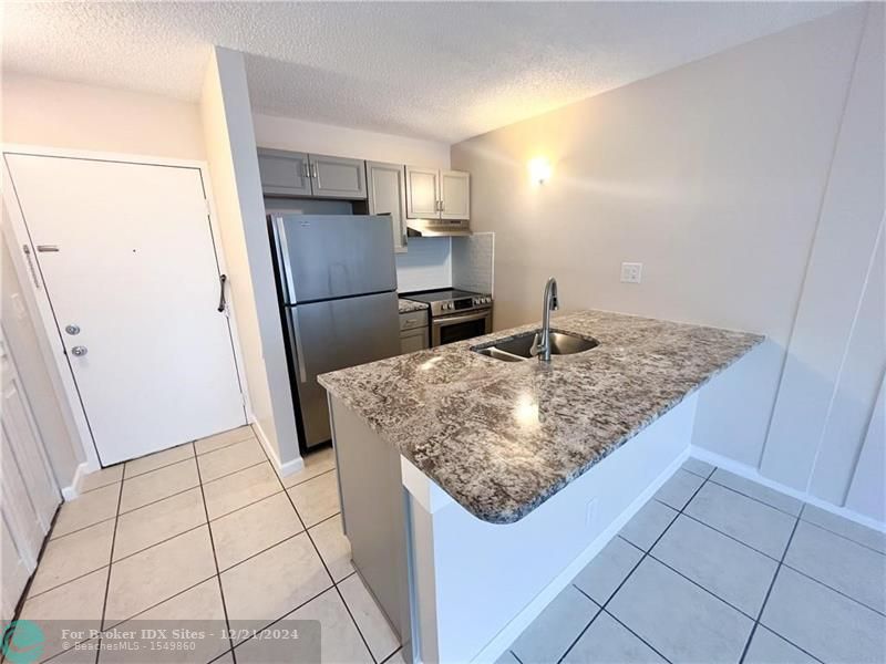 Image 4 of 9 For 2701 Riverside Dr  216-b