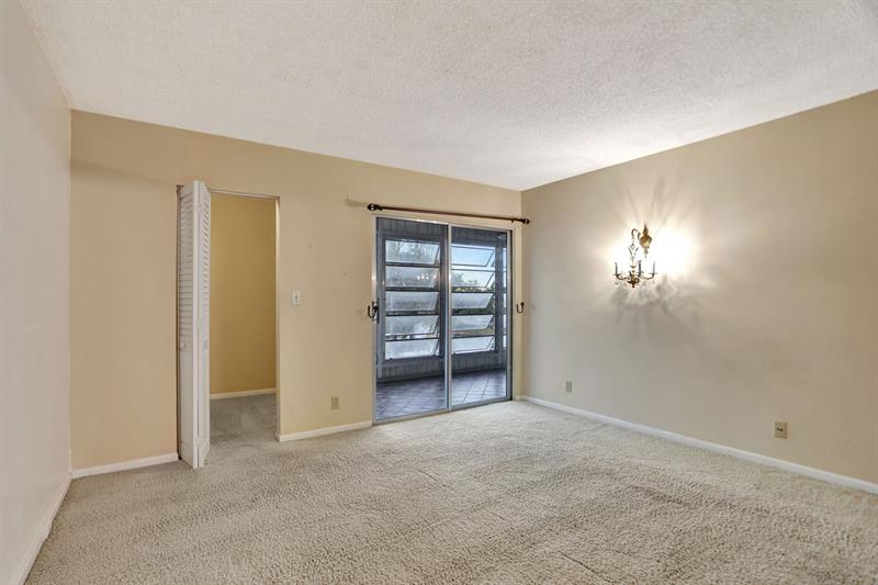 Image 13 of 52 For 4301 Martinique Cir  C3