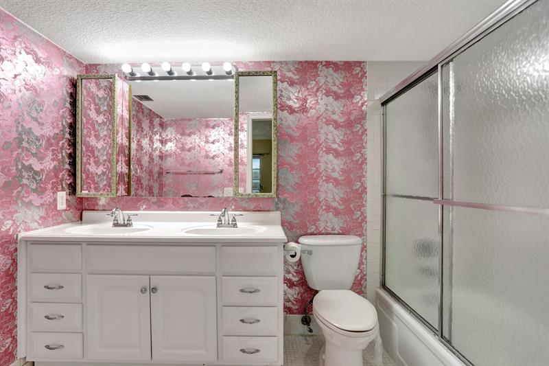 Image 14 of 52 For 4301 Martinique Cir  C3