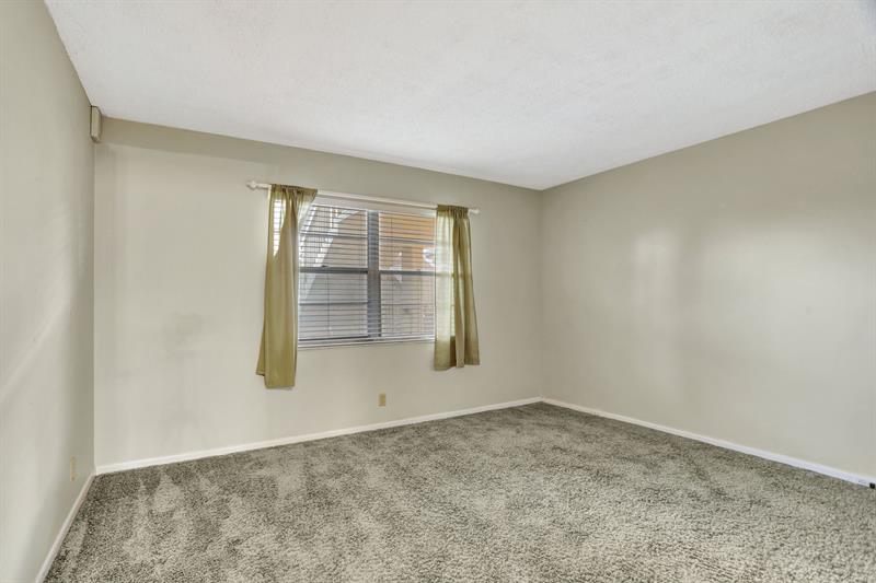 Image 15 of 52 For 4301 Martinique Cir  C3