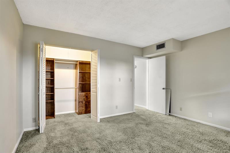 Image 16 of 52 For 4301 Martinique Cir  C3